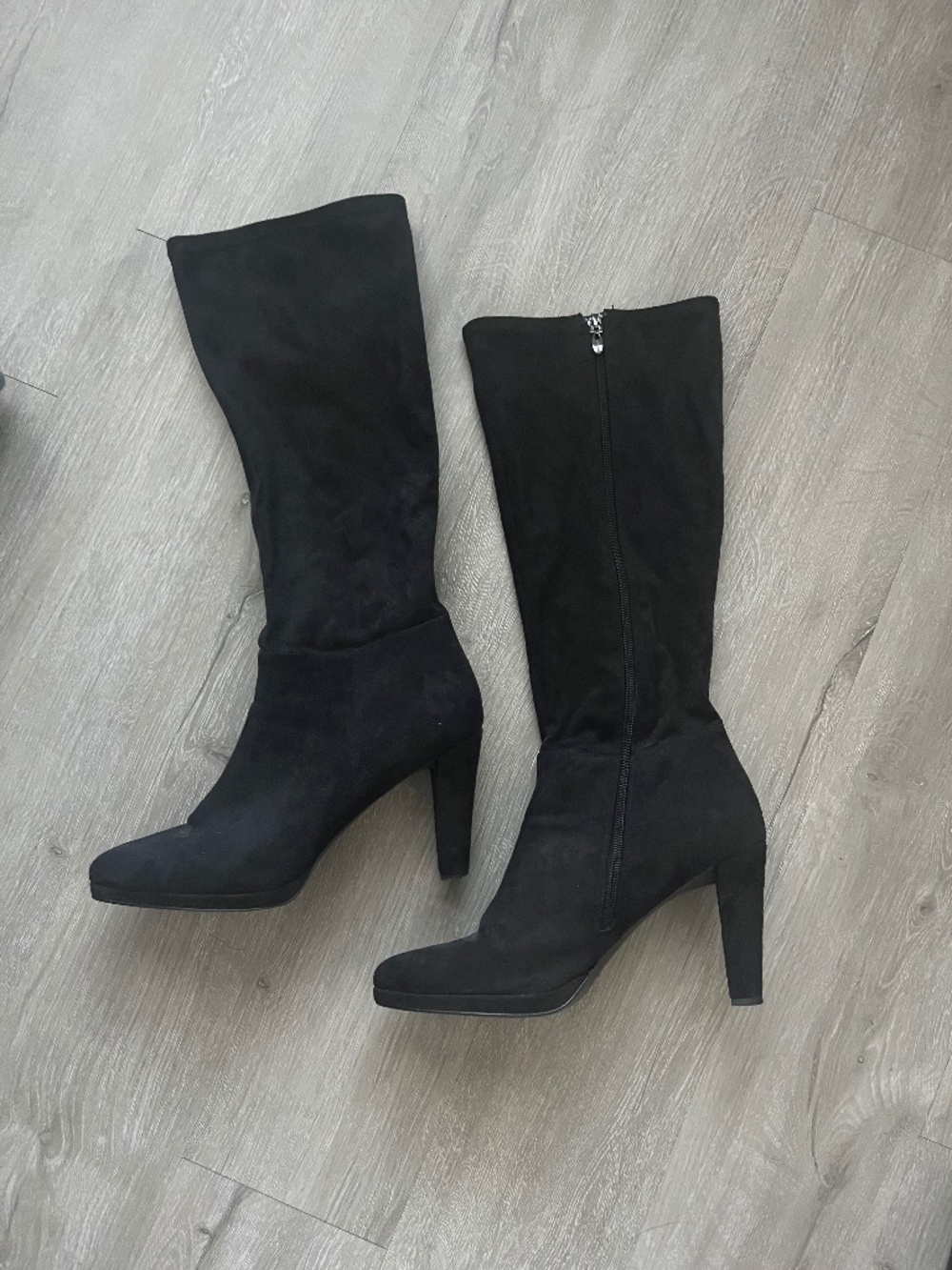 TAHARI Soft Velvet Boots